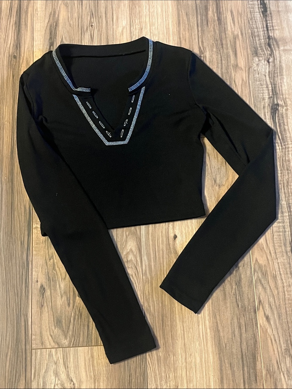 Black Long-Sleeve Ribbed Crop Top with Contrast Stitching